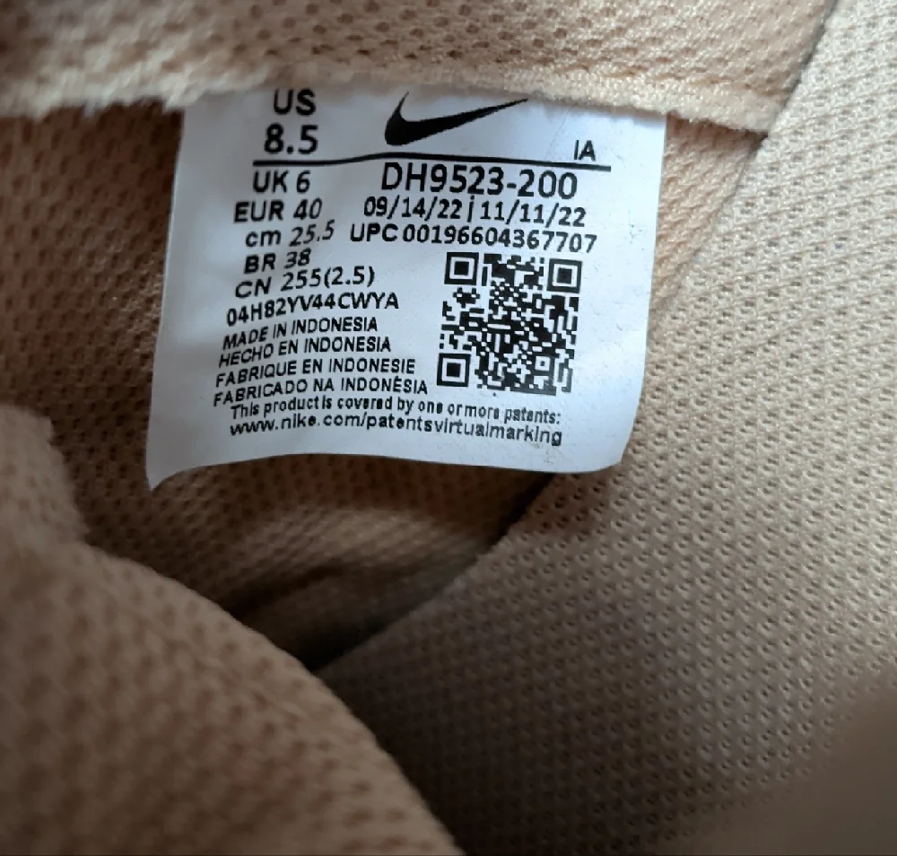 Nike Women's Sneakers in Tan and Black - Picture 5 of 7